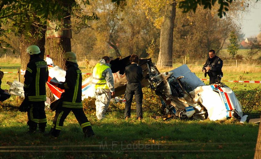 Kleinflugzeug abgestuerzt Sankt Augustin Meindorf P066.JPG